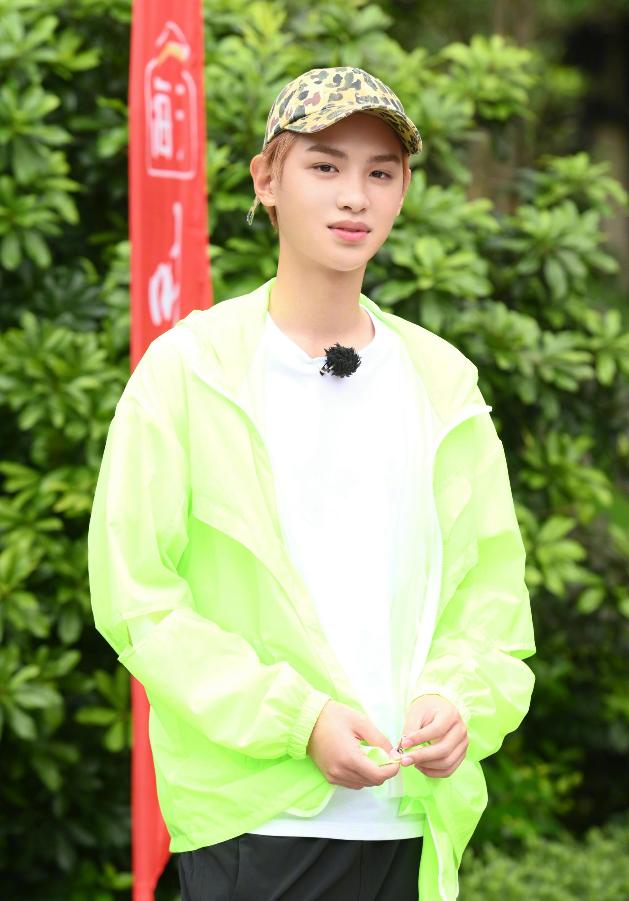 黄明昊极限挑战宝藏行造型释出 体验赶海……_高清图集_新浪网