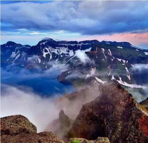 67长白山脉主峰位于吉林省东南部,是鸭绿江,松花