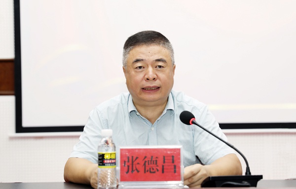 6月9日,临高县召开政法队伍教育整顿"三个规定"集中宣讲会,重点学习