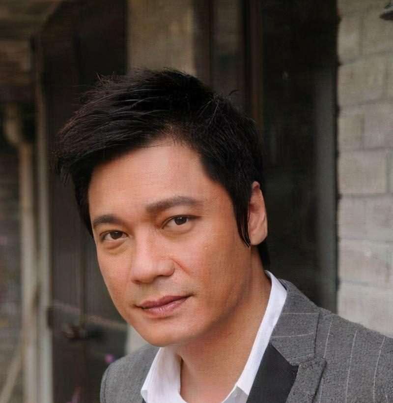 57岁罗嘉良秘密回港现身癌症中心,憔悴不堪惹人忧,本人亲自回应|癌症