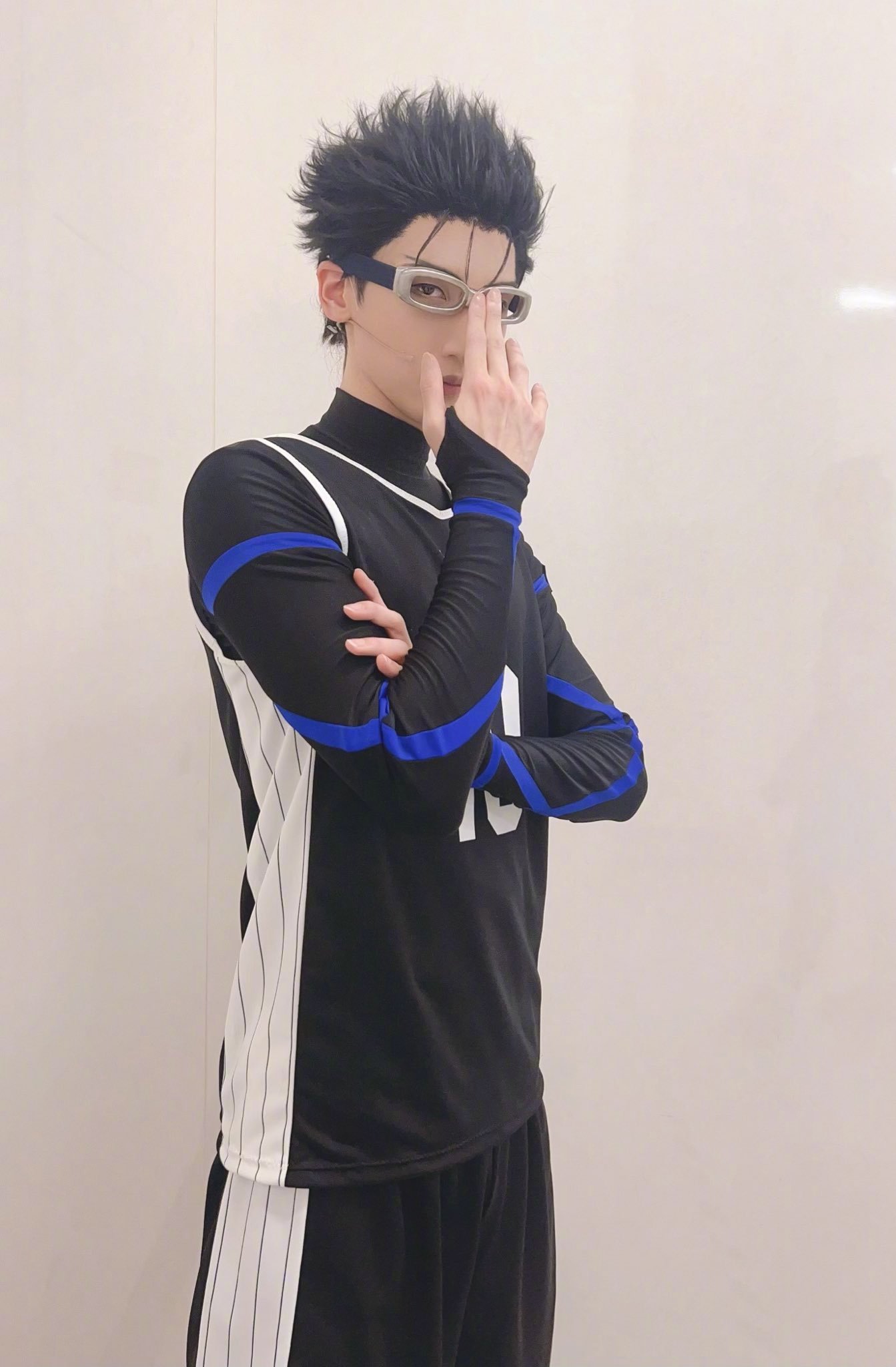 「蓝色监狱」舞台剧演员po出的幕后照片