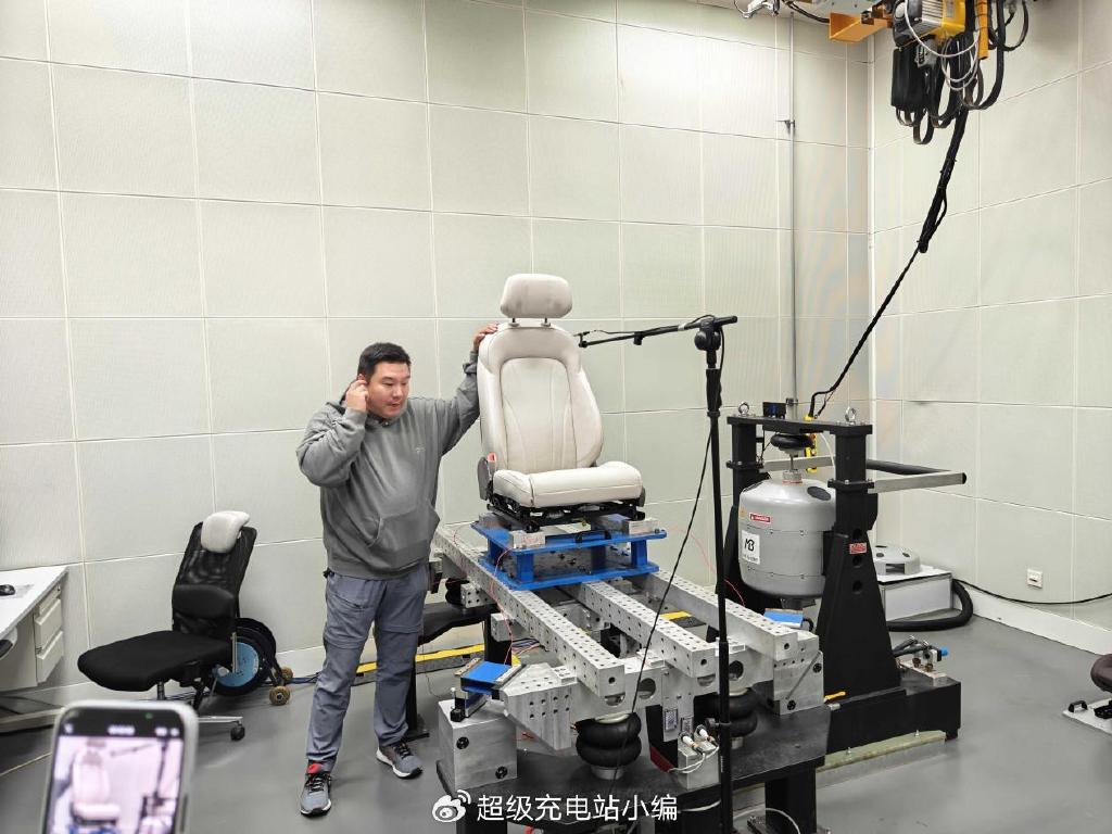 飞凡f7 和「大沙发」杠上了-新浪汽车