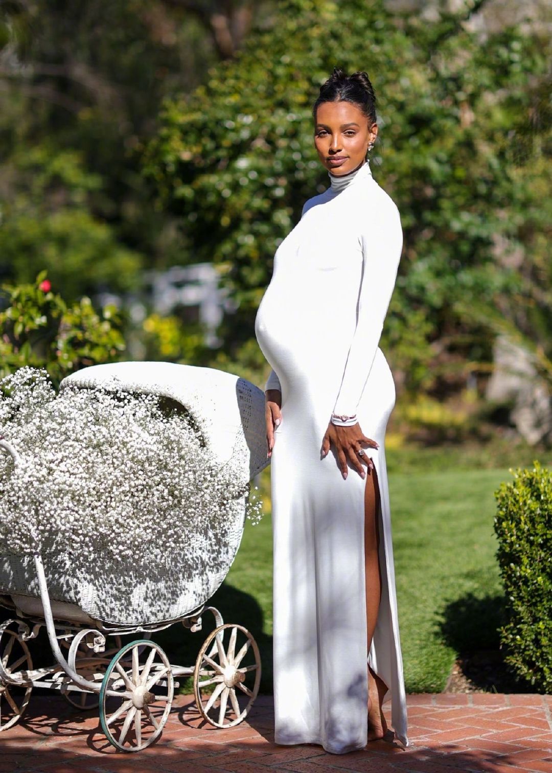 在洛杉矶举办 Baby Shower 的前维密天使 Jasmine Tookes