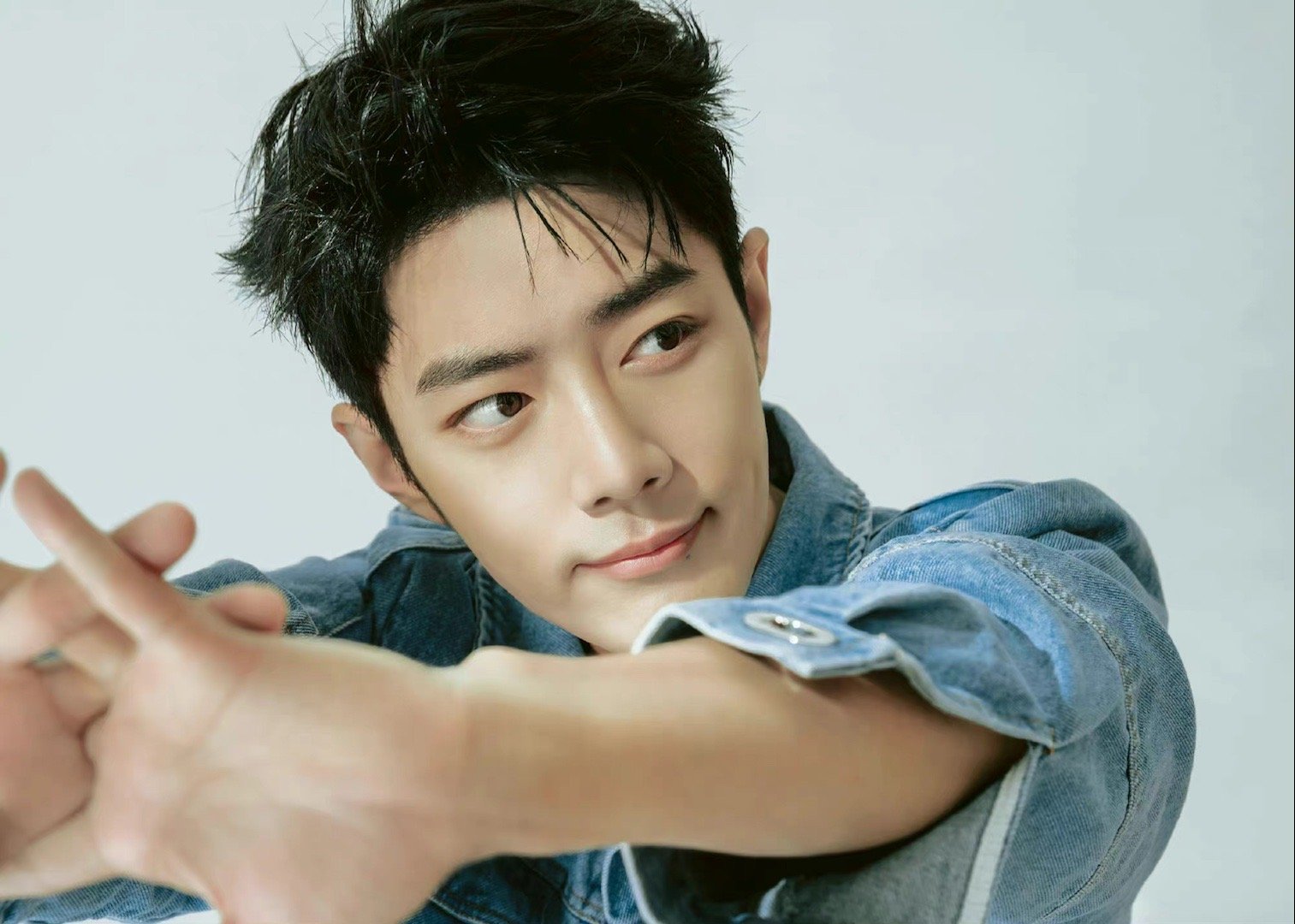 新鲜的肖战牛仔外套造型随拍突然闪现一下好帅