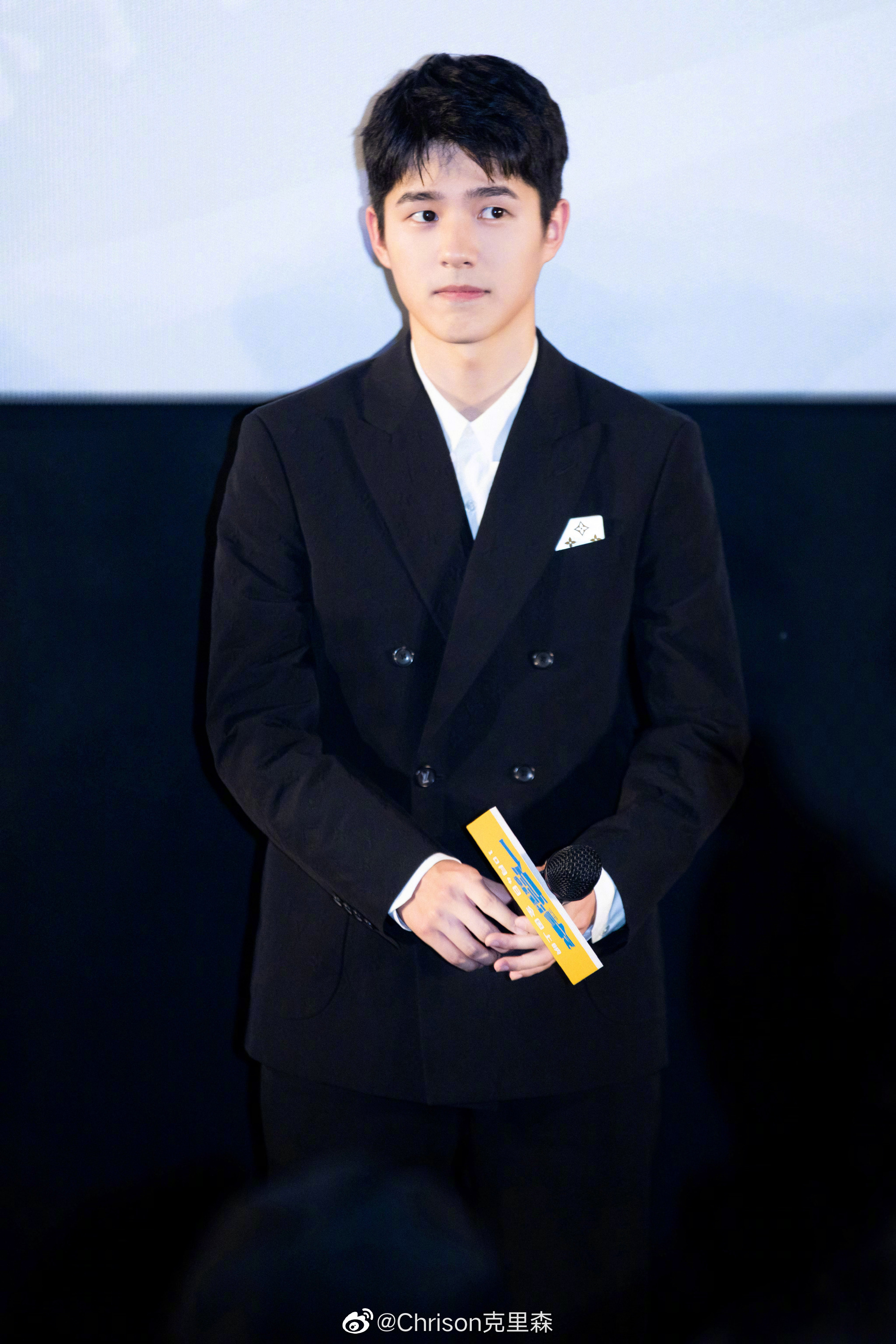 刘昊然的《一点就到家》宣传路演造型,简直就是你暗恋的隔壁班学长