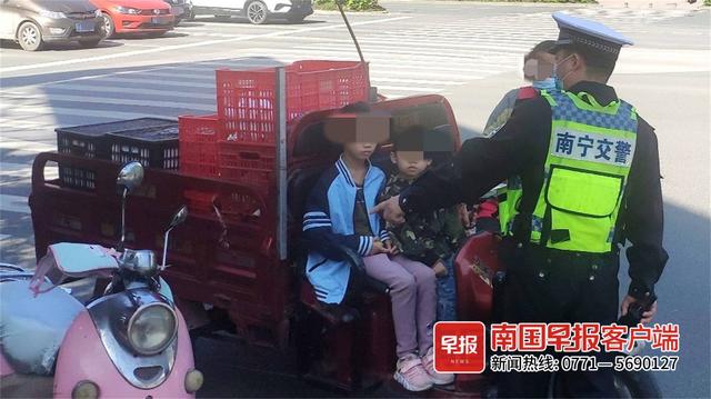 清明假期，南宁交警查处多起电动车违规载人行为休闲区蓝鸢梦想 - Www.slyday.coM