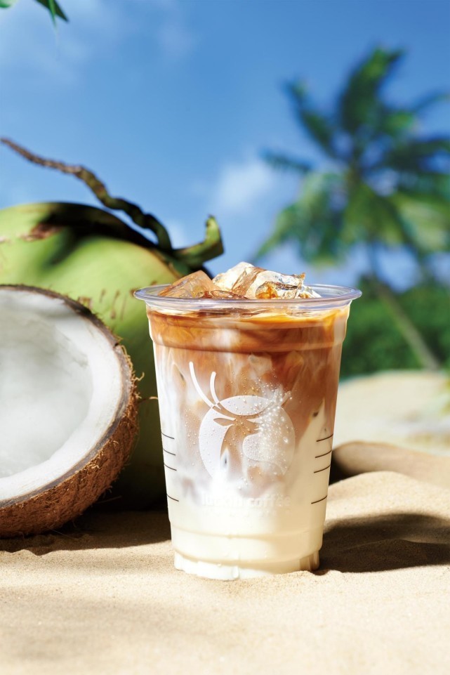 瑞幸生椰拿铁馥郁咖啡梦幻联动冷榨椰乳椰香清爽添顺滑