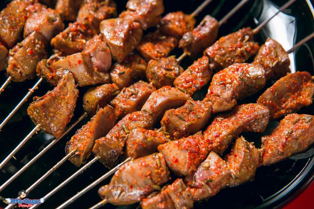 编辑牛腰连腌制也舍弃了,简单处理就上火烤,吃的就是那份嫩滑.