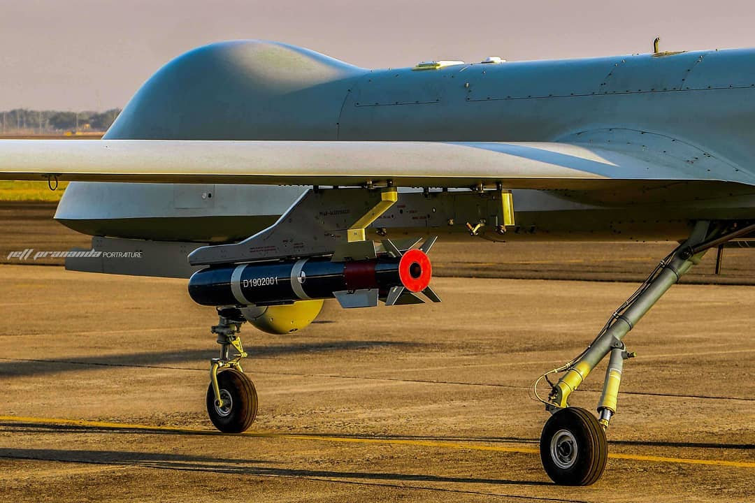 挂载ar-1空地导弹的印尼"彩虹"-4b无人机_高清图集_新浪网