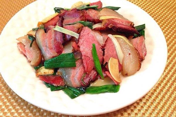 冬日信阳新县的腊肉在飘香,你家的腊肉晒了吗?