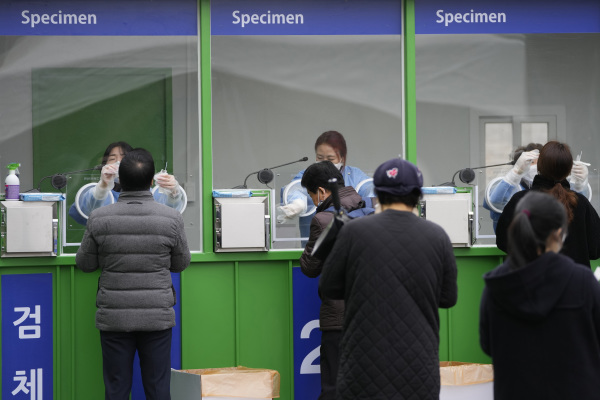 （外代一线）韩国单日新增新冠确诊病例连续三天超过7000例休闲区蓝鸢梦想 - Www.slyday.coM