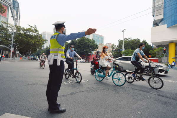 300天，广州道路交通秩序有了哪些新变化？休闲区蓝鸢梦想 - Www.slyday.coM