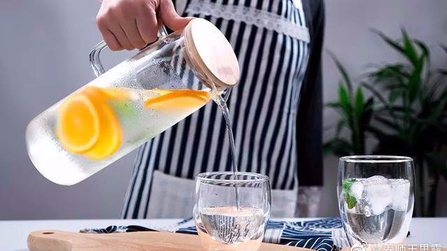 多喝水对身体新陈代谢和减肥有哪些好处 饭前喝水对身体消化和代谢有怎样的影响