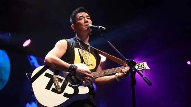 芒果头条丨你永远可以相信小齐哥休闲区蓝鸢梦想 - Www.slyday.coM