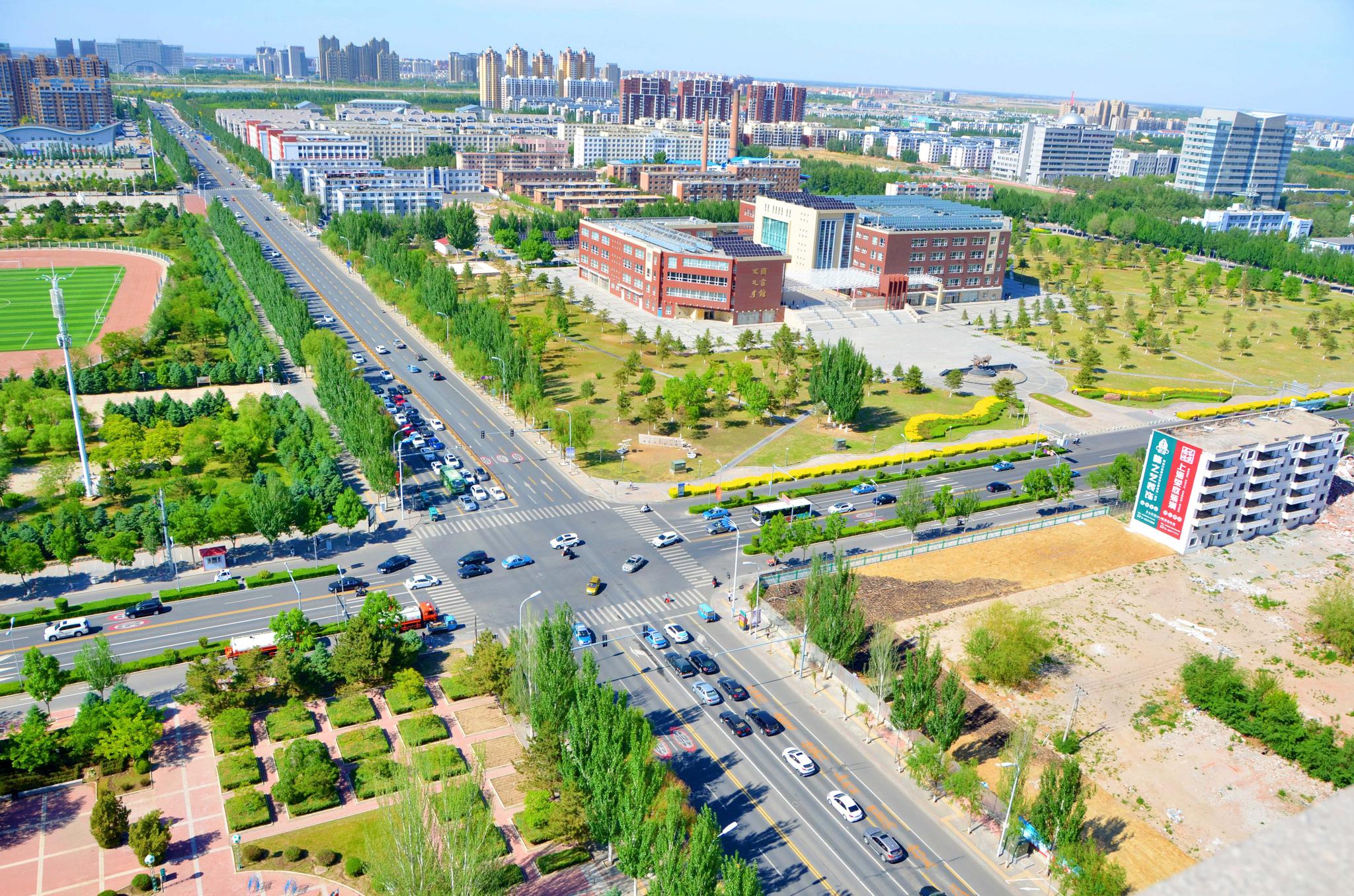俯瞰通辽市民族大学新校区图书馆和通辽市奥体中心_高清图集_新浪网