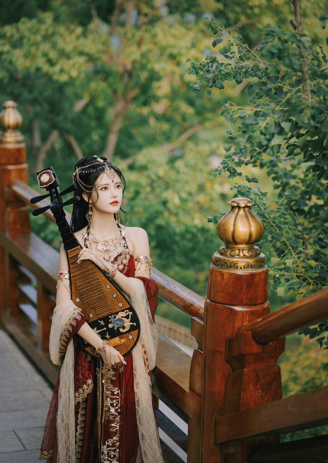 孙珍妮异域风造型写真大片，来评价一下！__财经头条