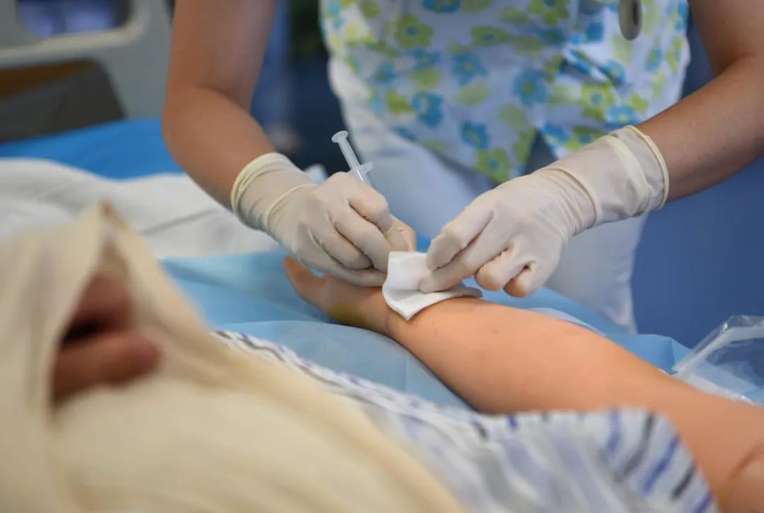 「教师节打擂」陆军军医大学新桥医院护理教师上赛道,庆祝教师节