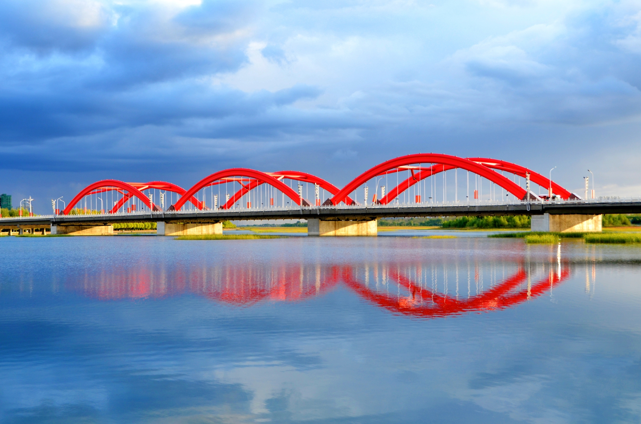 他们建成了全国第一座波纹钢腹板工字组合梁桥，文泰高速飞云江大桥梁板下的“心思”_施工