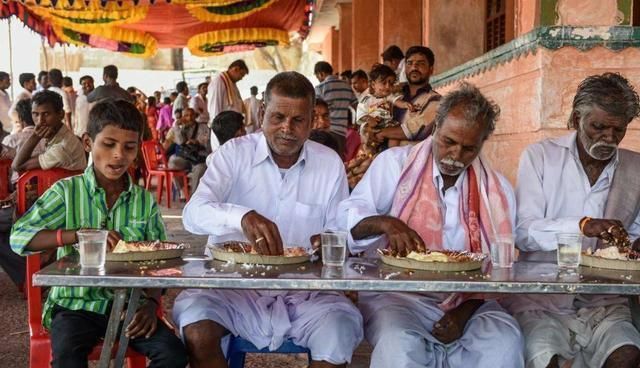 印度最辣眼睛的风俗,游客感慨不忍直视,去过的都深有体会