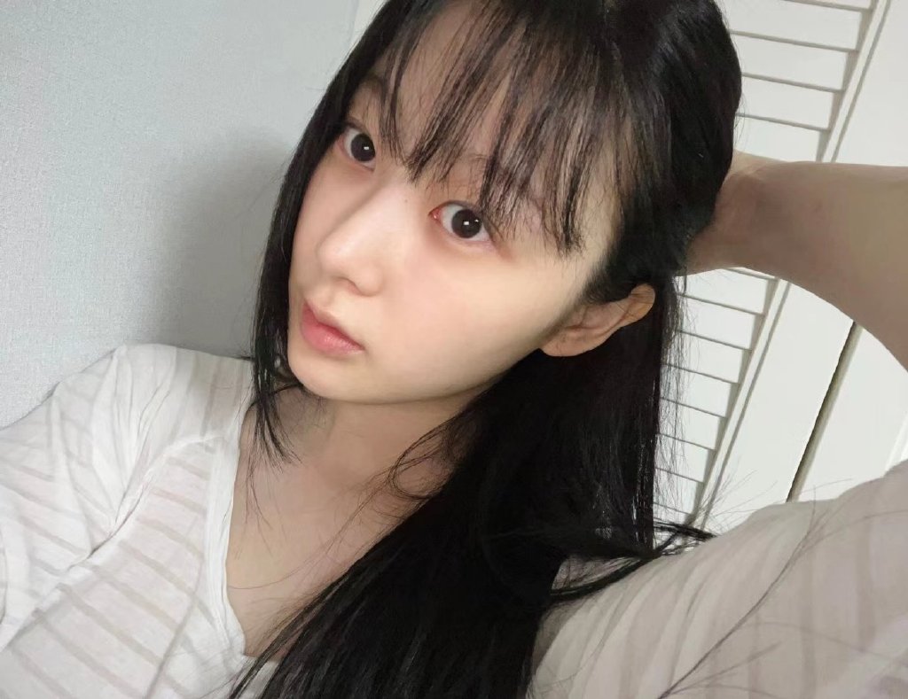 22岁aespa成员giselle晒素颜自拍外表与众不同的利落美人