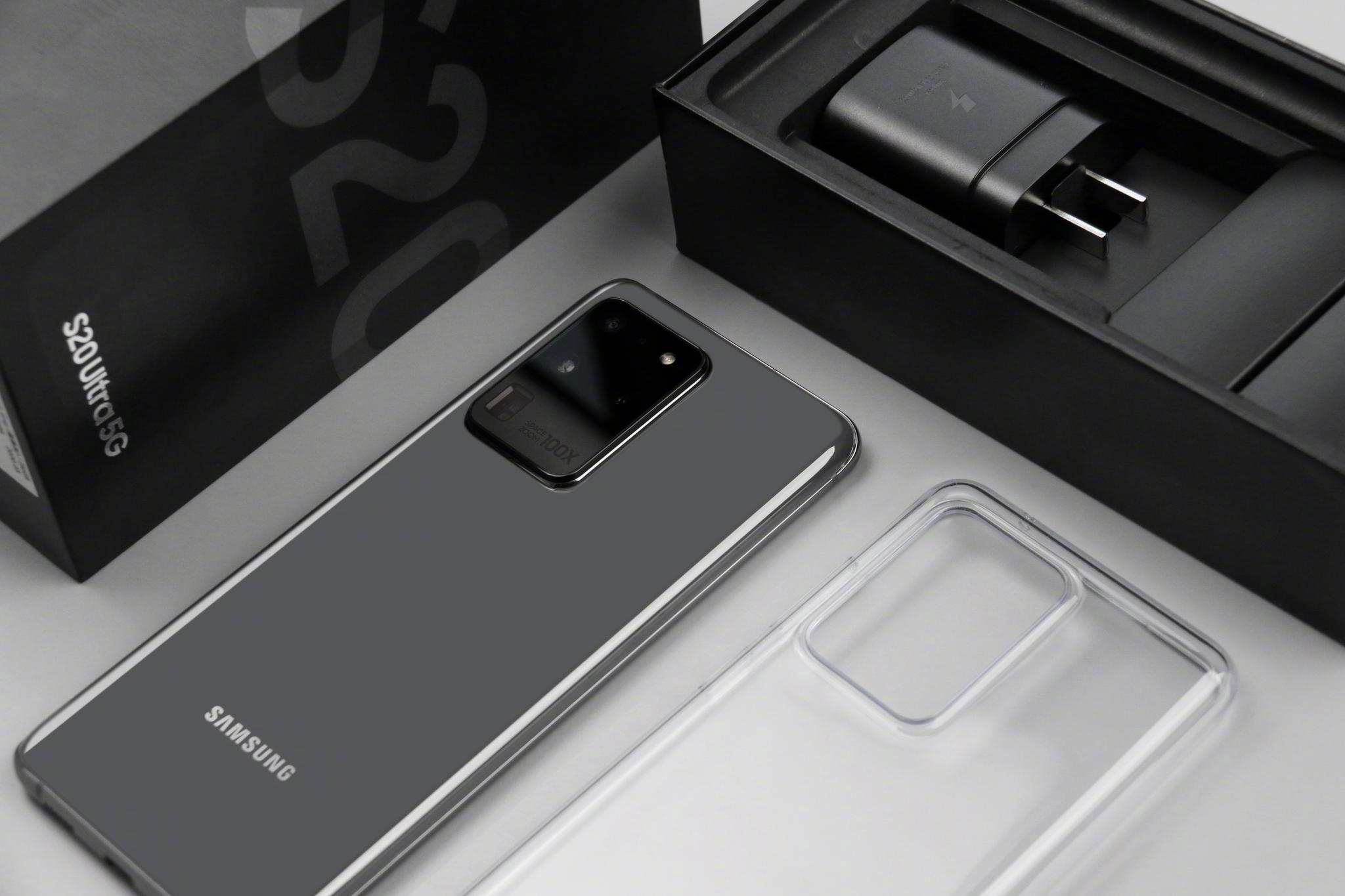 收到了三星旗舰:s20 ultra,我这台配色是遐想灰