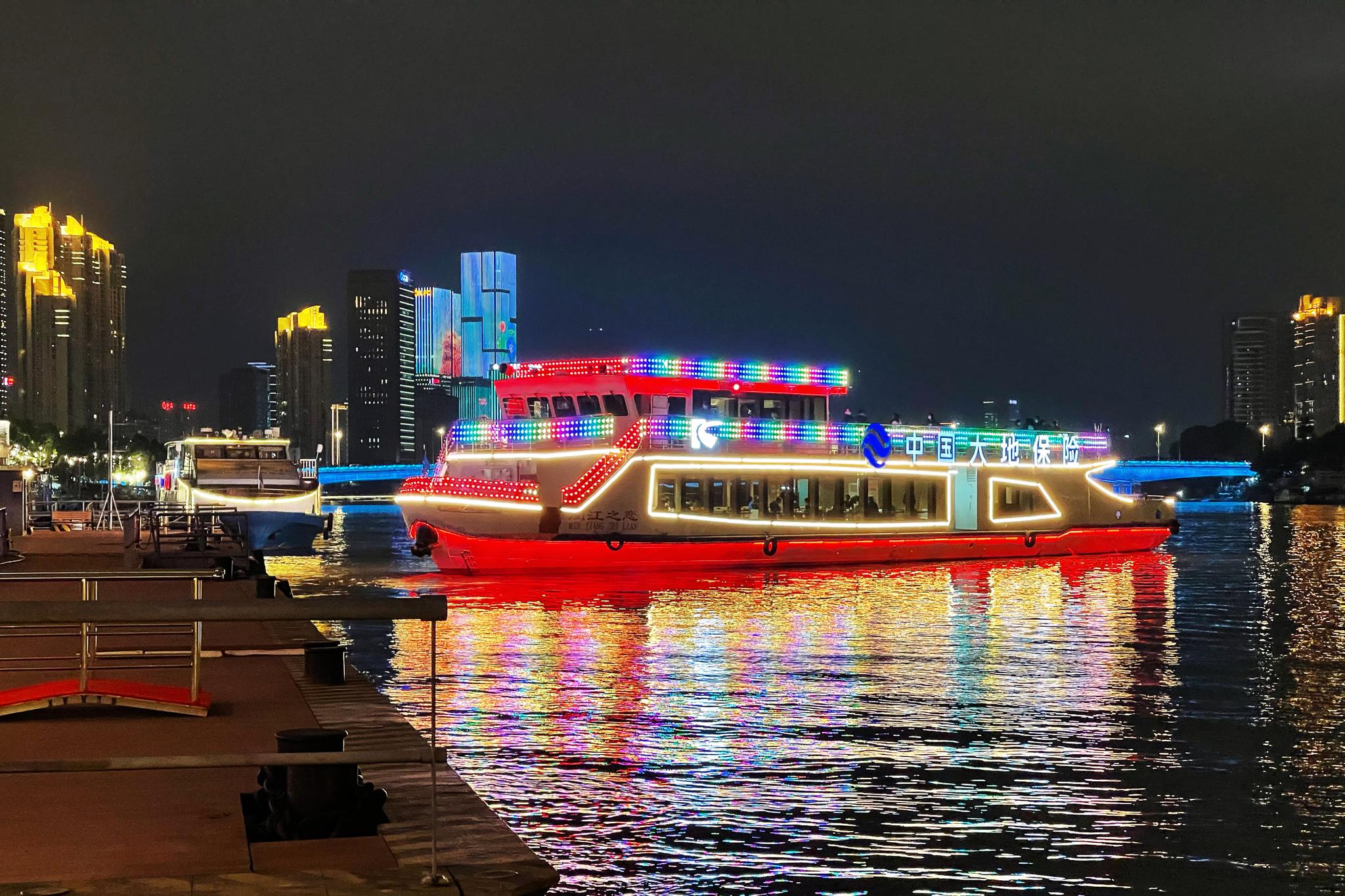 福州旅行闽江夜游一定要感受一下,由台江码头乘坐游轮出发_高清图集