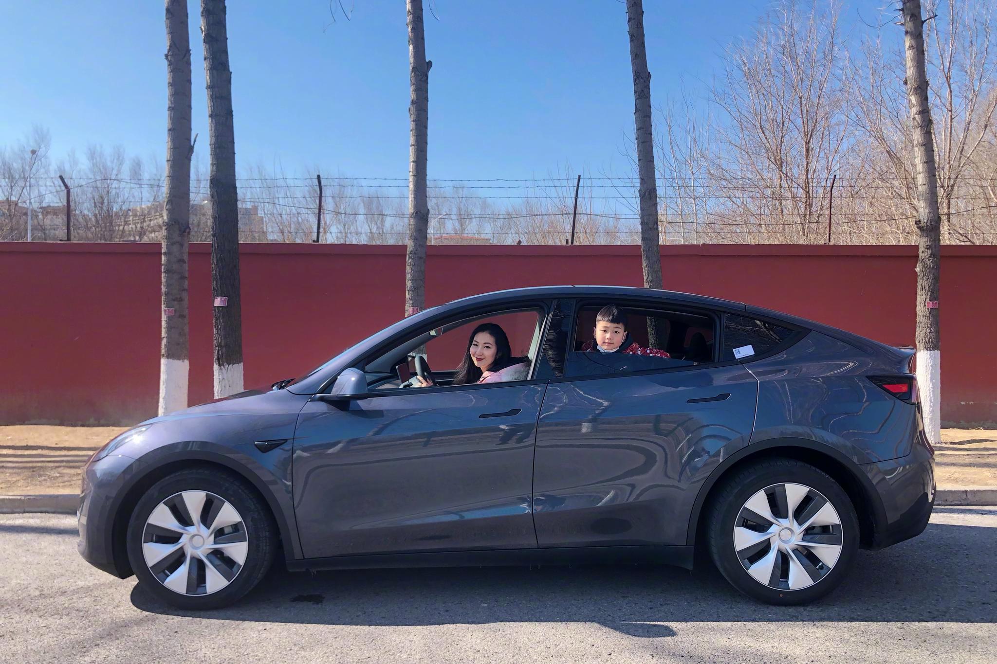 大圣爱上了特拉斯2月刚上市的最新款model