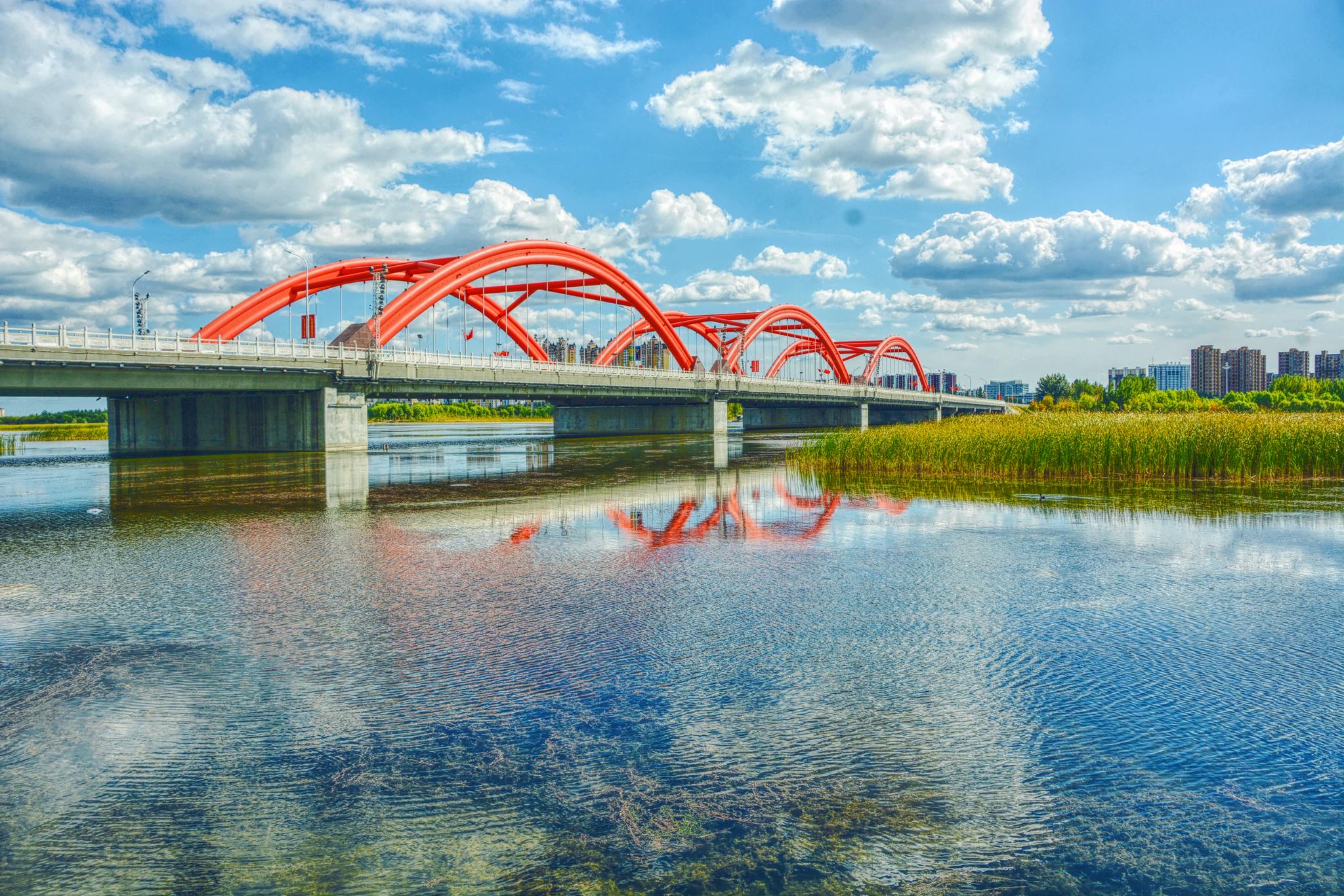 秋天的通辽市辽河公园彩虹桥,原创拍摄__财经头条