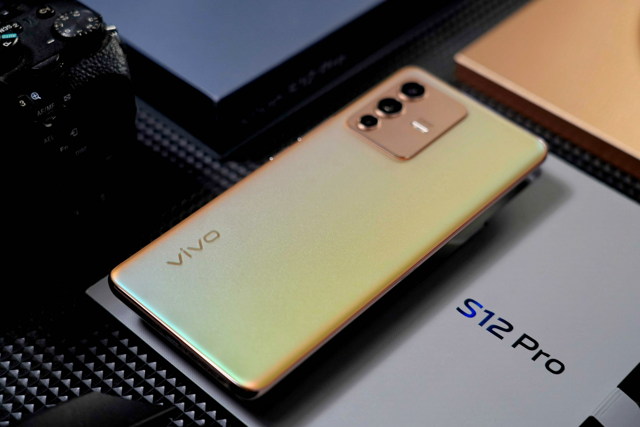 vivoS12图片,vivos12手机图片 今个发布的vivo s12系列当真称得上「前无古机」四个字…__财经头条