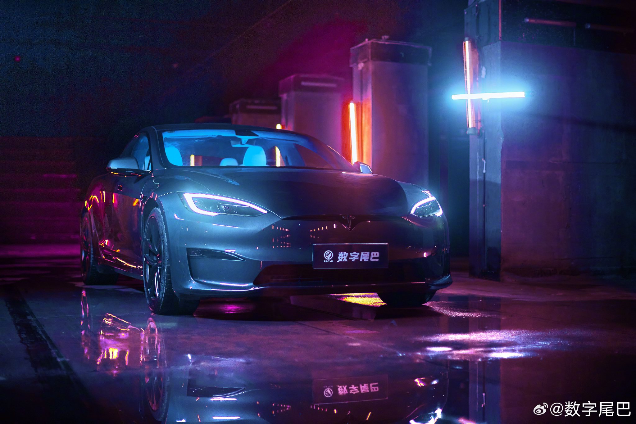 之前给特斯拉 model s plaid 拍摄了一套赛博朋克主题的图赏