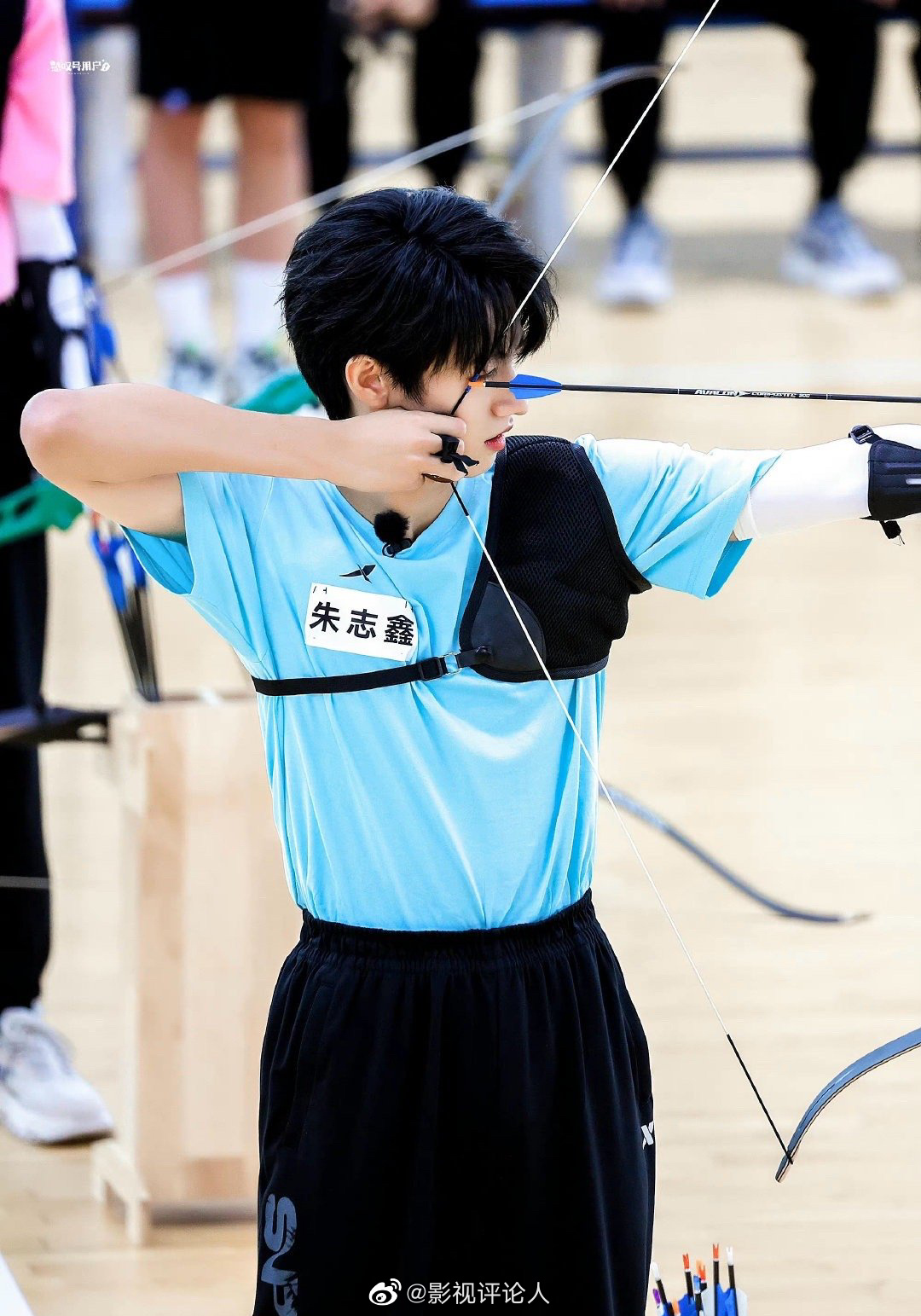 tf家族三代去年夏日运动会射箭名场面!_高清图集_新浪网