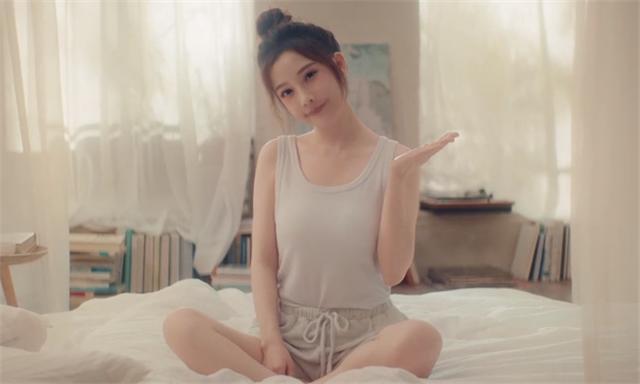 冯提莫彻底放飞自我?继泳装广告后,又化身睡衣女友玩“ASMR”休闲区蓝鸢梦想 - Www.slyday.coM 冯提莫彻底放飞自我?继泳装广告后,又化身睡衣女友玩“ASMR”休闲区蓝鸢梦想 - Www.slyday.coM