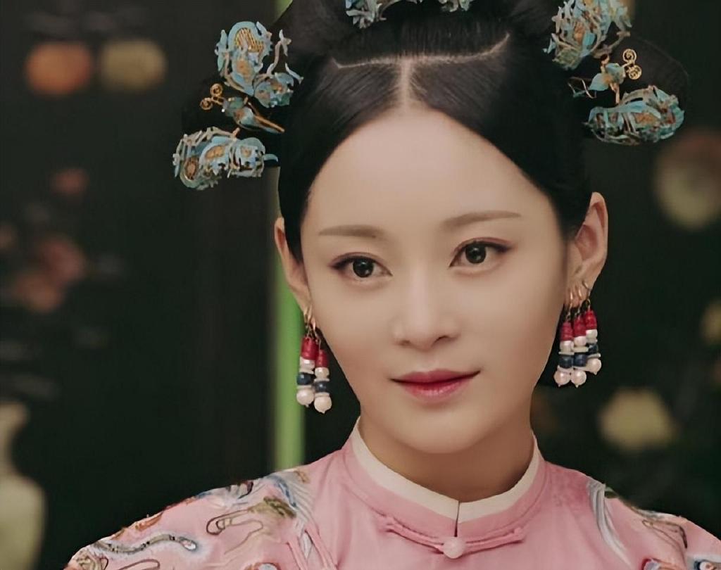 恶毒纯妃变制服民警,王媛可眼神变化显演技,她的可塑性太强|王媛可