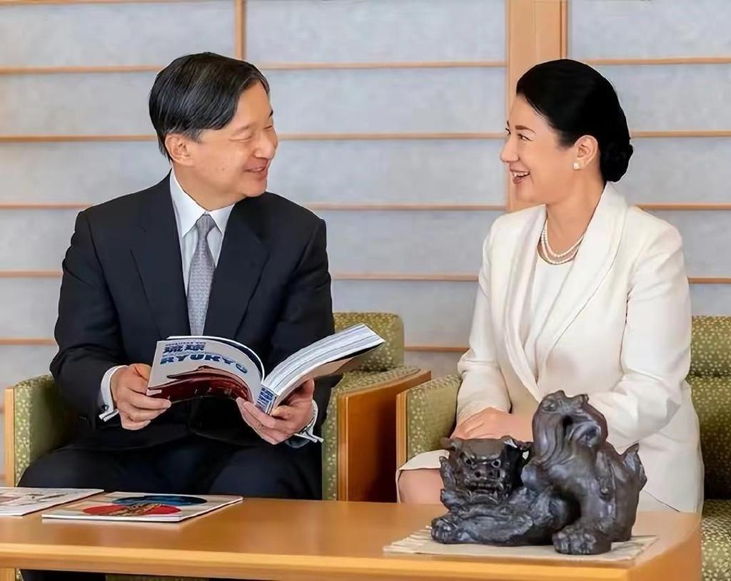 日本雅子皇后喜迎59岁生日！和德仁天皇拍甜蜜合照，狂撒狗粮|雅子|皇后|天皇_新浪新闻