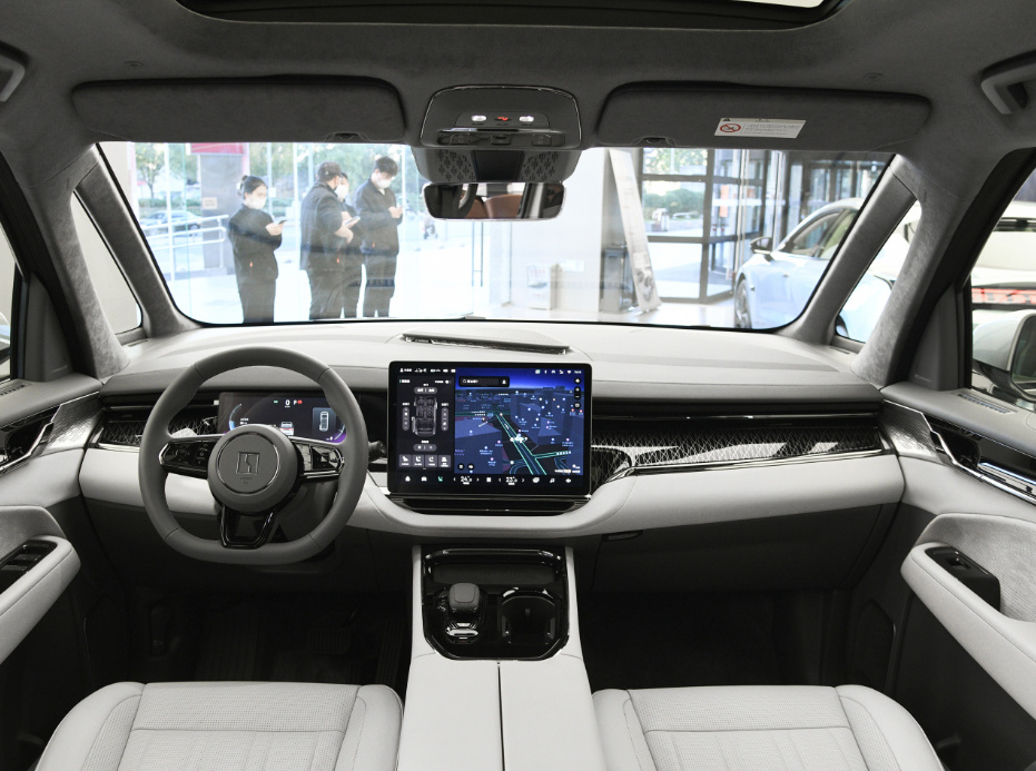 35万家用MPV怎么选?丰田赛那对比极氪009谁更强？