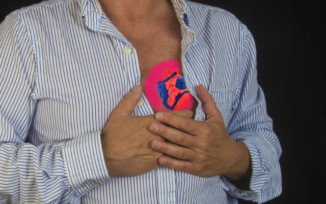 可还是晚了一步,送到医院后,医生一看,大兵已经死亡,送来的太晚了, 因