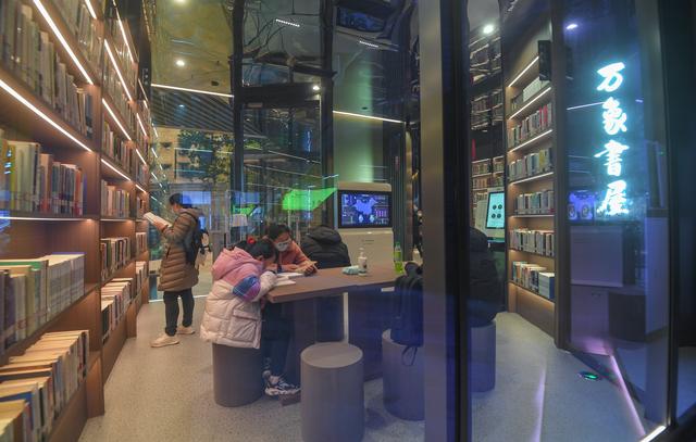 该书屋是九龙坡区第10个24小时智慧图书馆(九龙坡区图书馆直属分葺)