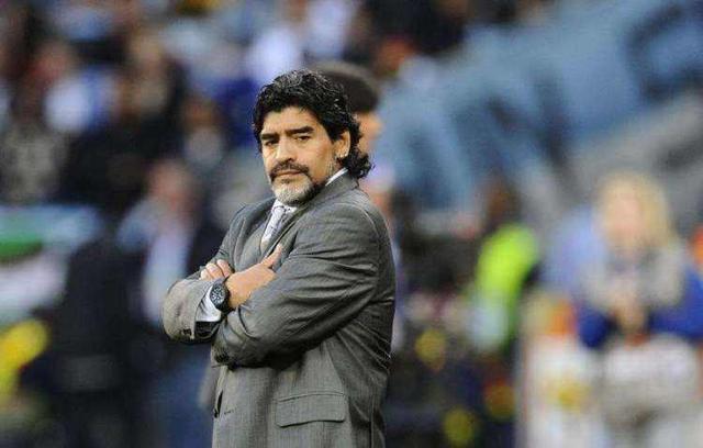 比拉尔多说阿足协"把皮球踢给马拉多纳"没错,问题是迭戈接球了