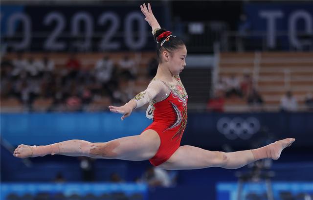 1小时连夺2金丨现场高清直击中国奥运健儿场上英姿|双杠|管晨辰