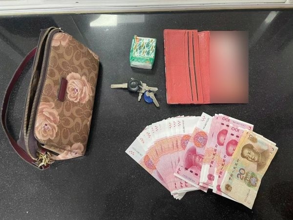 大年初一钱包掉了,扎心 民警5小时寻回,暖心休闲区蓝鸢梦想 - Www.slyday.coM 大年初一钱包掉了,扎心 民警5小时寻回,暖心休闲区蓝鸢梦想 - Www.slyday.coM