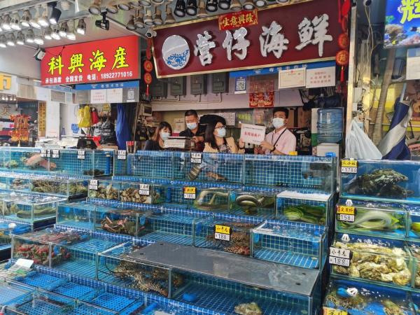 近日,针对黄沙水产市场"营仔海鲜行存在缺斤少两现象"的投诉反映,广州