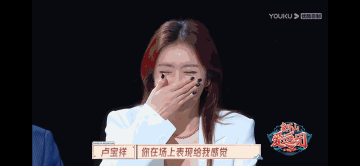 "我们是受过专业训练的,一般不会笑,除非忍不住."