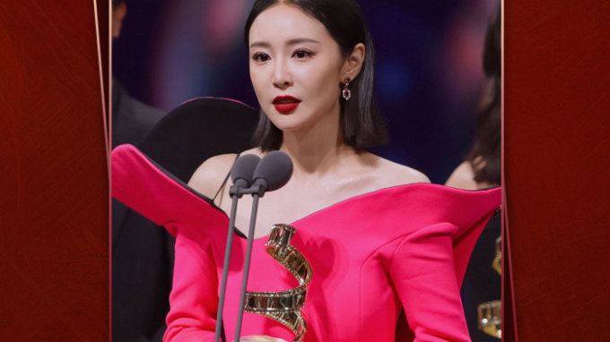 微博电影之夜,高叶凭借其卓越的演技和努力,荣获了年度实力演员|高叶|演技|电影_新浪新闻
