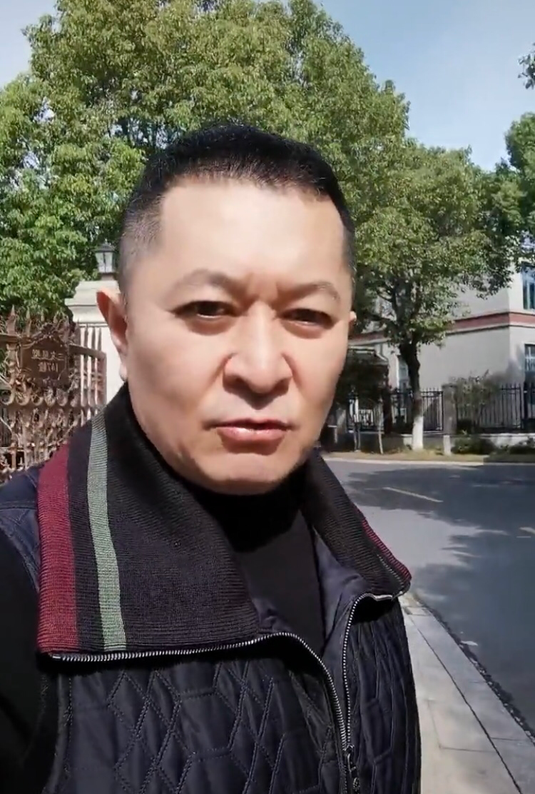 赵钢晒近照老太多豪宅奢华平时戴三百万名表曾是赵本山经纪人