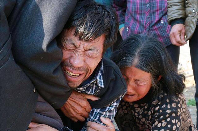 武汉男孩从3楼坠下死亡,父母强忍悲伤捐出孩子器官,你怎么看?