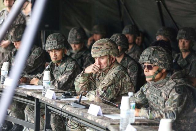 22名美国大兵飞往韩国,落地后确诊新冠,文在寅政府敢怒不敢言