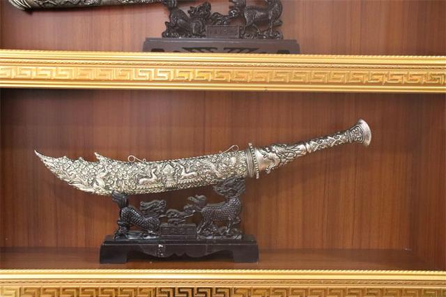 有着百年历史的香格里拉藏家卡卓刀|云南|卡卓|藏刀_新浪新闻