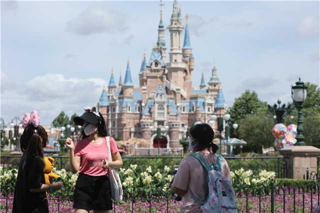 迪士尼乐园恢复运营首日:看到久违的玲娜贝儿,游客“泪崩”了休闲区蓝鸢梦想 - Www.slyday.coM 迪士尼乐园恢复运营首日:看到久违的玲娜贝儿,游客“泪崩”了休闲区蓝鸢梦想 - Www.slyday.coM