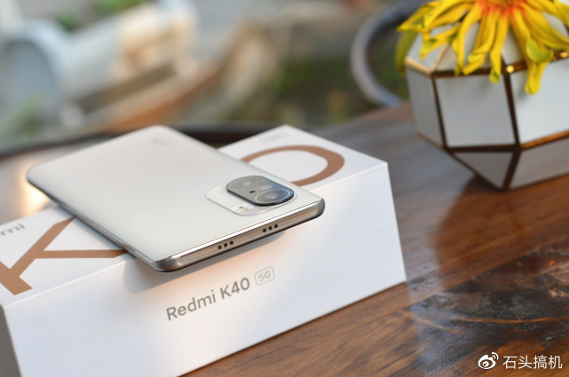 redmik40颜值高大电池还轻薄小米设计师要好好学学