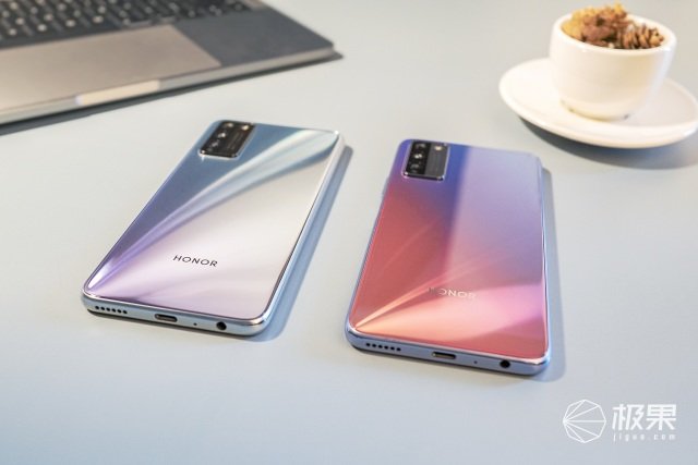 成员——荣耀30青春版,这也是该系列全价位段5g手机布局最后一块拼图